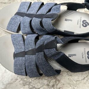 Cloudsteppers by Clarks Navy and Black Sandals